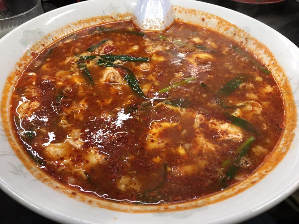 延岡の飲食店「辛麺屋 桝元」の大人気メニュー、トロトロに煮込まれた豚なんこつ。辛麺のトッピングやテイクアウト（持ち帰り）にもおすすめ